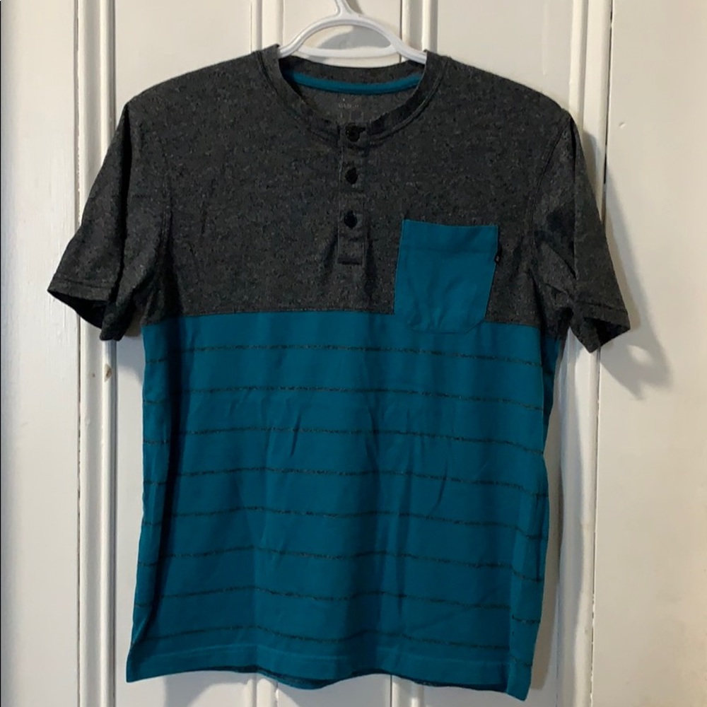 Split 3/4 button up t. Men’s small.